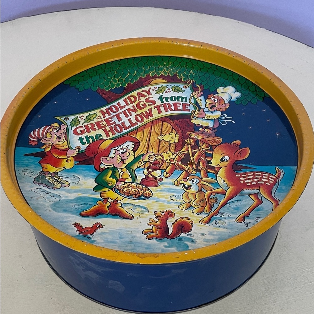 Holiday Greetings Keebler elf collectible tin